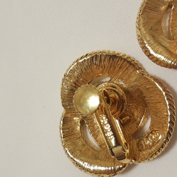 Napier Gold Tone Large Knot Clip-On Earrings VTG - Picture 8 of 16